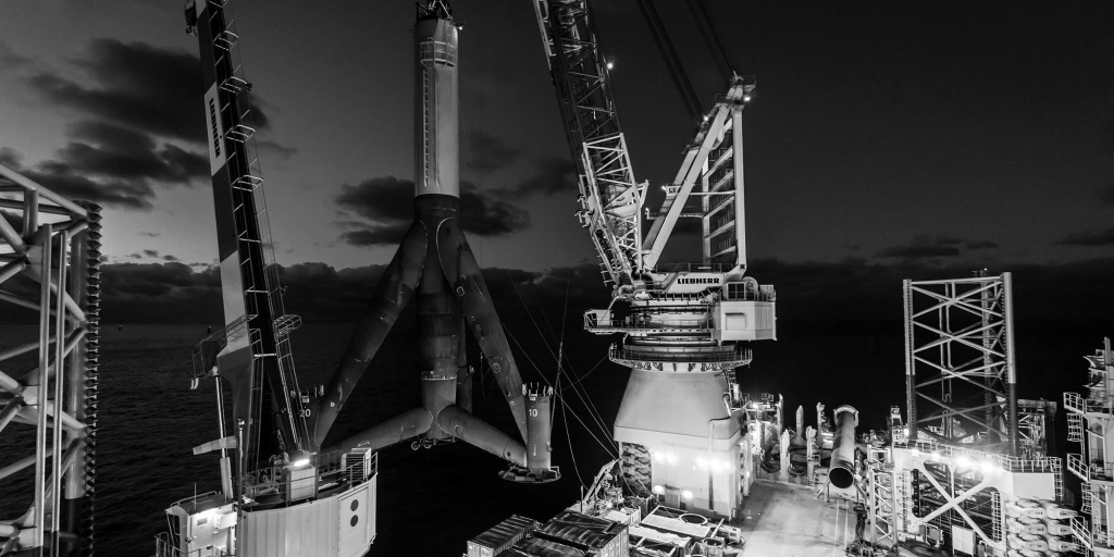 Heavy lift offshore operations continue, night and day